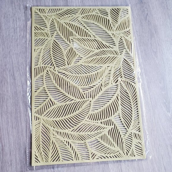 2pc Gold Hollow Leaf Placemats NWT - Picture 4 of 7